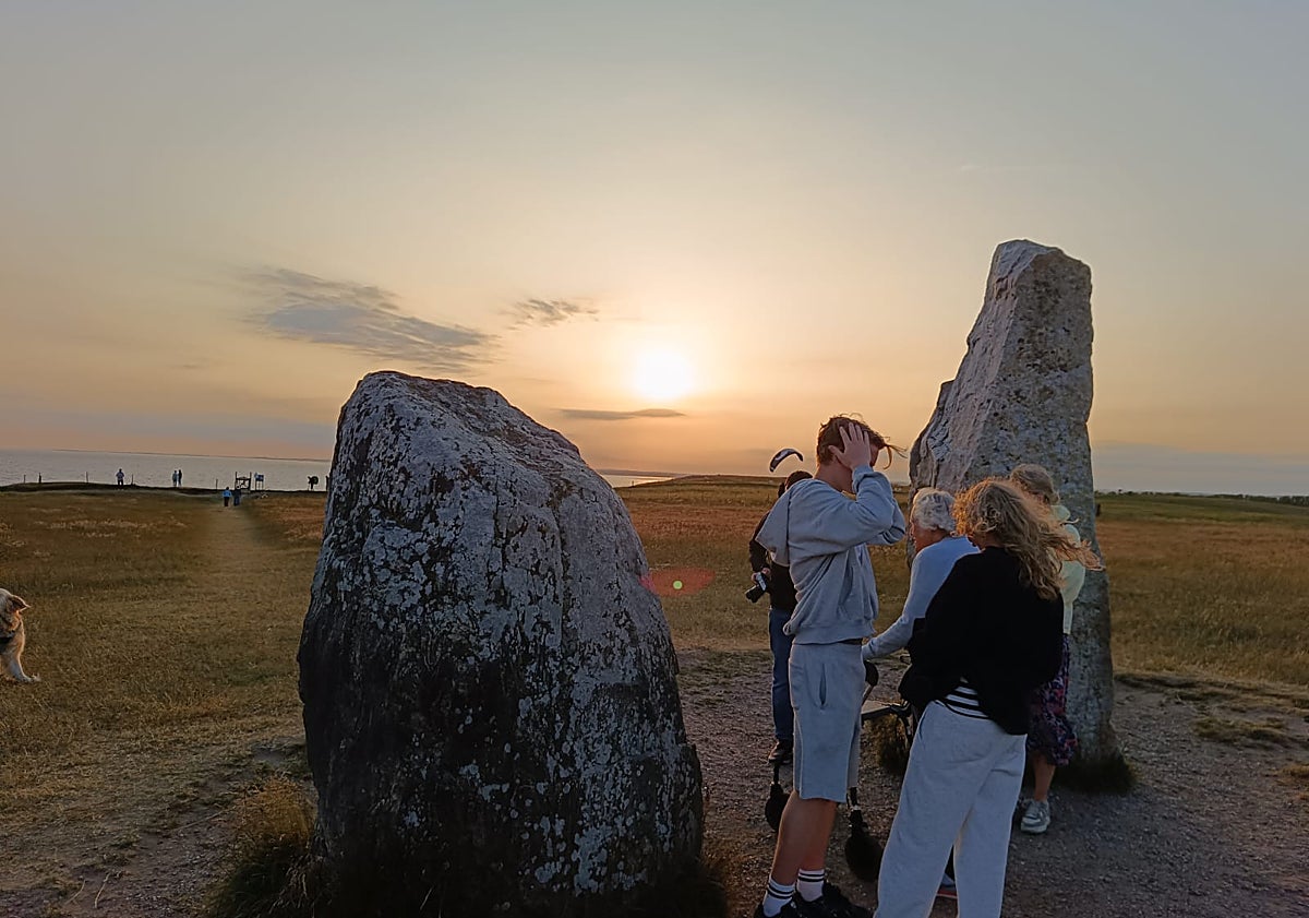 Imagen principal - It is always windy; impressive sunsets; at the information board.