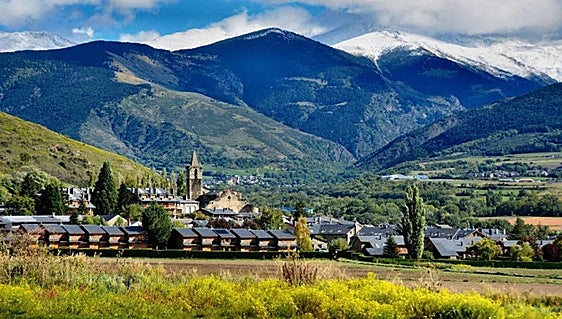 The idyllic Spanish village, with stone houses, entirely surrounded by France