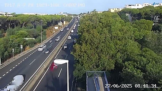 Accident on the A-7 causes one injury and ten kilometres of tailbacks between Marbella and Mijas