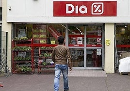 Major supermarket chain is offering more summer jobs this year at many of its stores across south of Spain