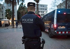 File image of a Mossos d'Esquadra police officer.