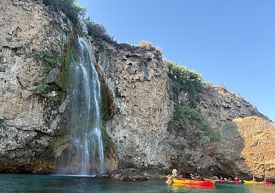 Canoes next to the Cascada Grande de Maro waterfall.