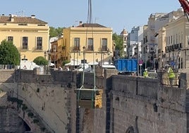Material is lowered over Ronda's Puente Nuevo.