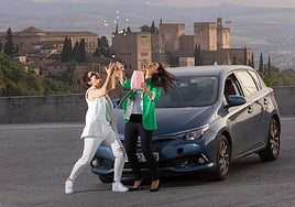 Cristina Porta and Tamara Istambul, at the Abadía del Sacromonte viewpoint.