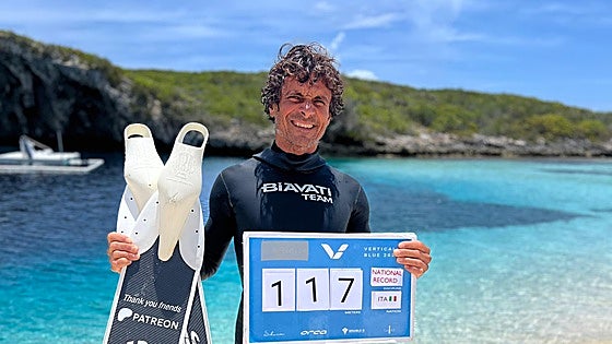 World record-breaking Nerja-based freediver descends to 117 metres while holding his breath