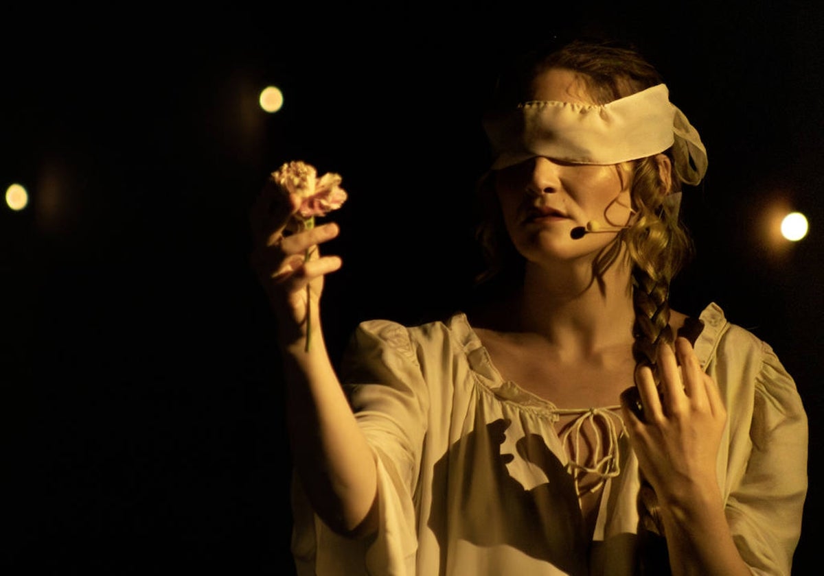 The soprano Annie Fassea plays the main character in the opera 'The Sleepwalker'.