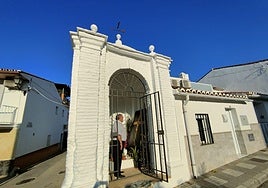 The Cruz del Cordero is inside a small shrine in Vélez-Málaga.