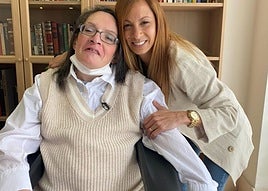 Isabel, when in a wheelchair, with her sister Sandra. In the video, the moment of the arrest.
