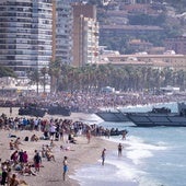 The marines disembark in front of a large crowd on La Malagueta.