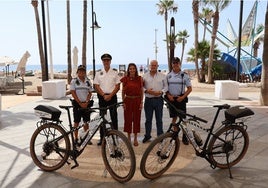 The mayor (c) at the launch of the cycling unit in Mijas..