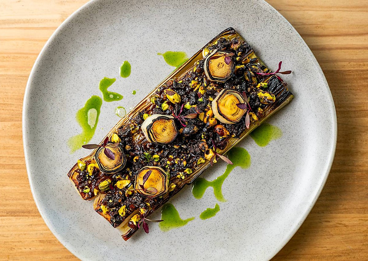 Imagen secundaria 1 - Some of the creations by the Lagarde brothers, in which the plant world has a significant presence. Cocktails also have an important place on Cascada's menu.