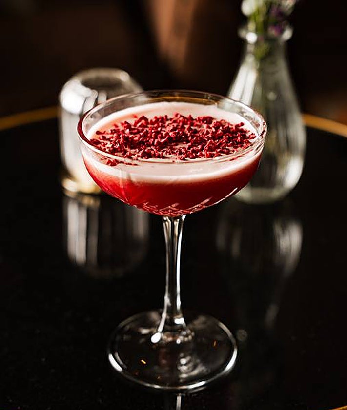 Imagen secundaria 2 - Some of the creations by the Lagarde brothers, in which the plant world has a significant presence. Cocktails also have an important place on Cascada's menu.