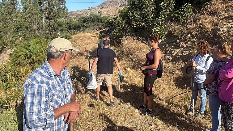Local residents locate pickaxe used in 'brutal' attack on three people in Malaga province hamlet