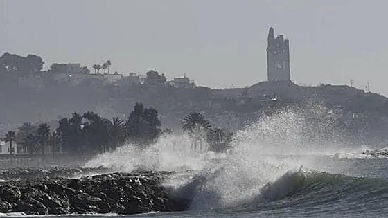 Costa del Sol remains under yellow risk weather alerts today for 60 km/h gusts of wind and three-metre-high waves