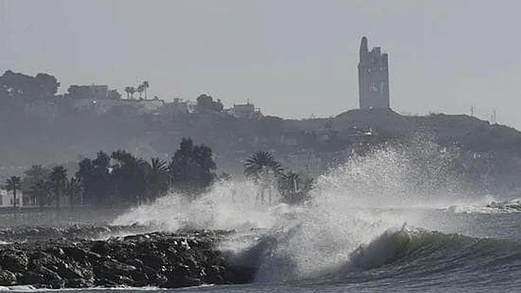 Costa del Sol remains under yellow risk weather alerts today for 60 km/h gusts of wind and three-metre-high waves