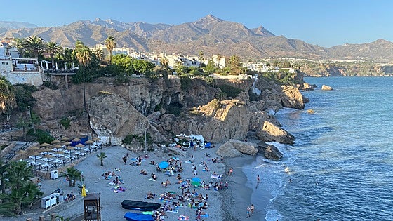 Heroic rescue on Costa del Sol: Local Police and off-duty Guardia Civil officers save swimmer's life