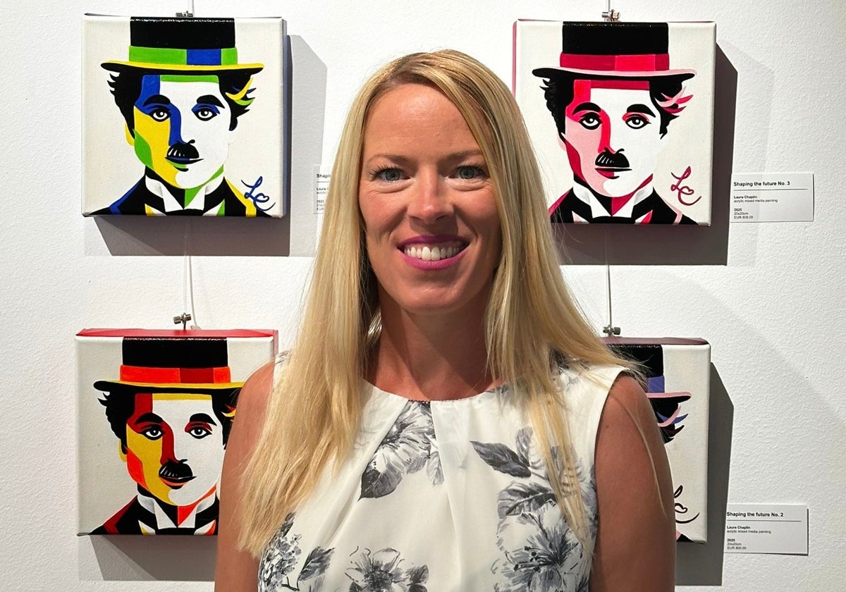 The artist Laura Chaplin in front of her works in the art space Gómez y Molina Joyeros in Marbella.