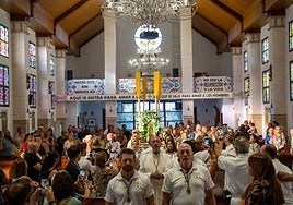 La Chiquita arrives at the parish church of La Virgen del Carmen.