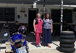 María Antonia and María del Mar González Palmero, from Venta El Madroño on the A-397, ready to welcome more passing trade.