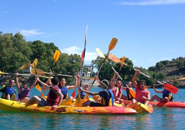 Young people in Indian Sport kayaks atEl Chorro.