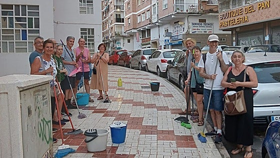 Malaga residents clean up local school while protesting 'our streets are filled with dog mess and the smell of urine'