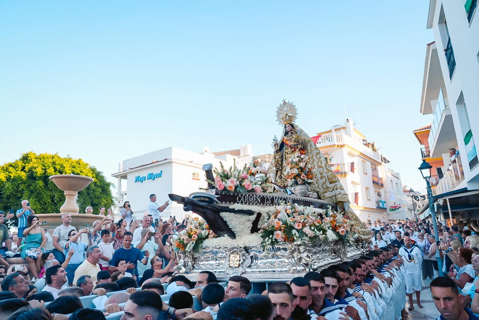 Procesión de la Virgen del Carmen en La Carihuela.