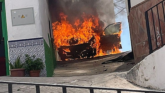 Several properties damaged after vehicle engulfed in flames in eastern Costa del Sol town