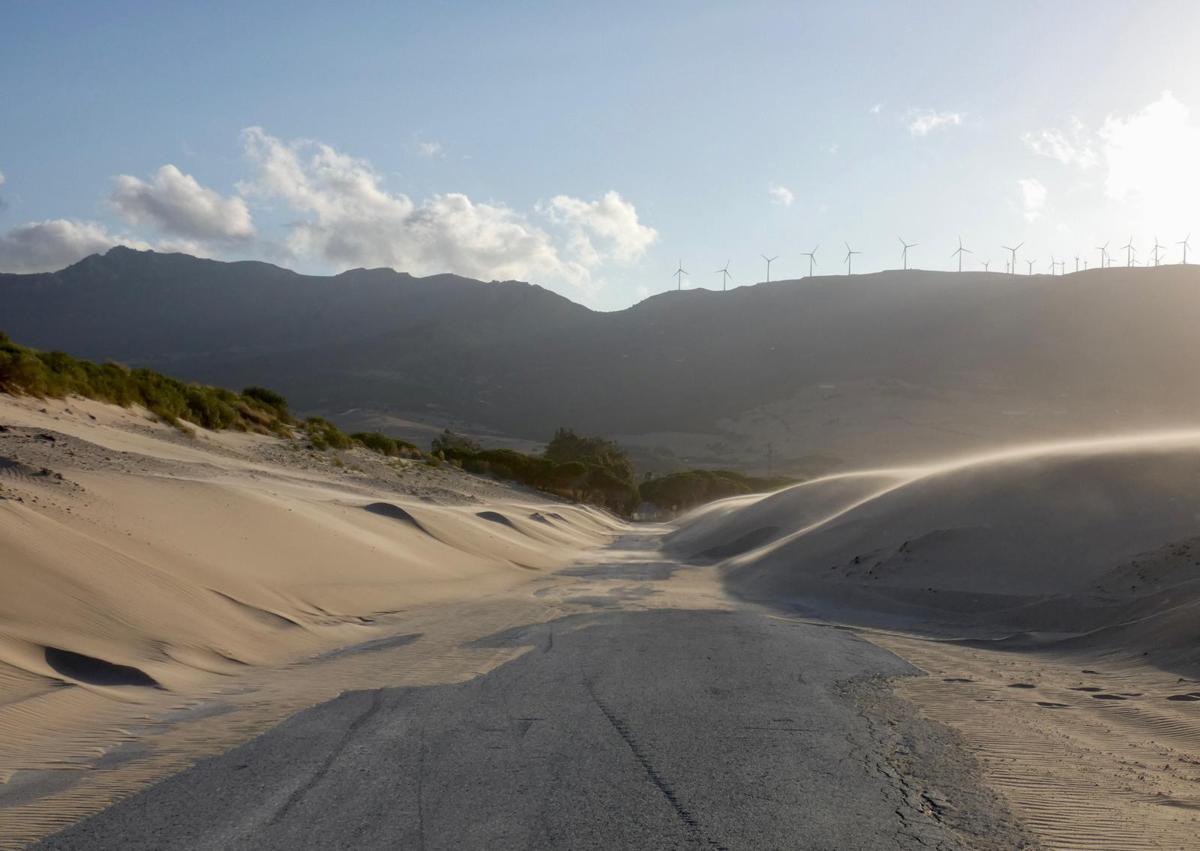 Imagen secundaria 1 - The breathtaking road through sand dunes that leads to a beach paradise in southern Spain