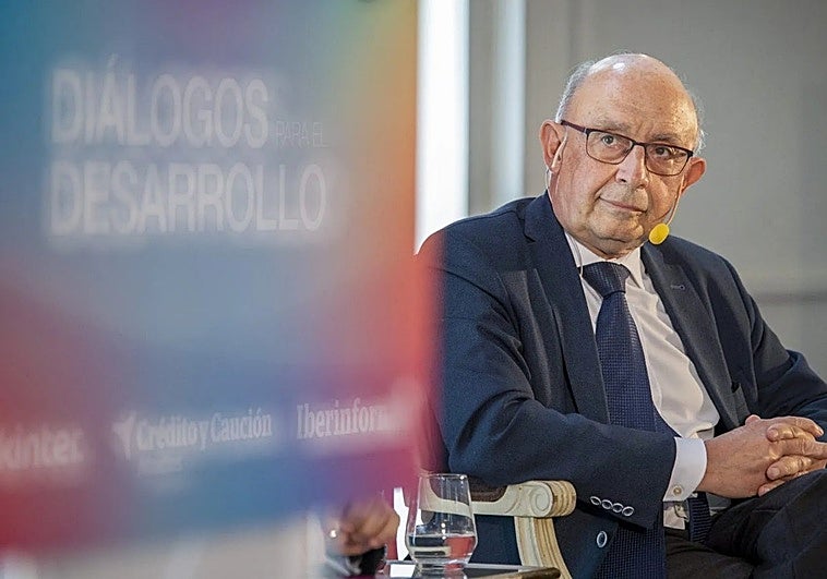 Corruption case around former PP finance minister gives oxygen to PSOE party in Spain