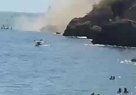 Image of the enormous dust cloud generated by the landslide of rocks and earth on Sunday afternoon next to Maro beach.
