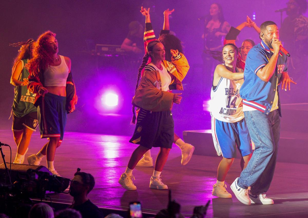 Imagen secundaria 1 - Will Smith rocks quarry venue during rebirth in Marbella, in pictures