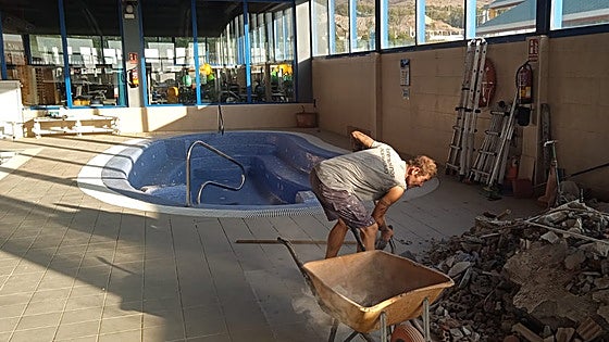 Torremolinos takes plunge and undertakes maintenance work on municipal swimming pools