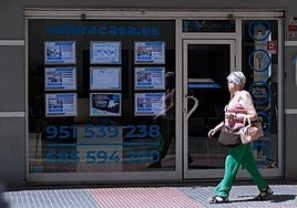 Prices on display at Malaga's real estate agencies still show an upward trend.