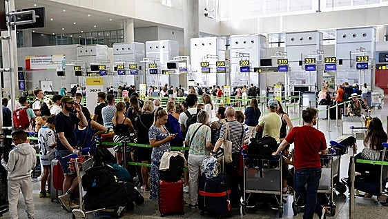 Malaga Airport prepares for August avalanche with 2,420 flights in just four days