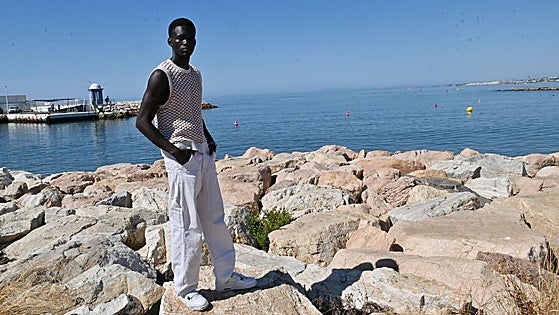 The migrant who went from being a street vendor in Marbella to fashion model
