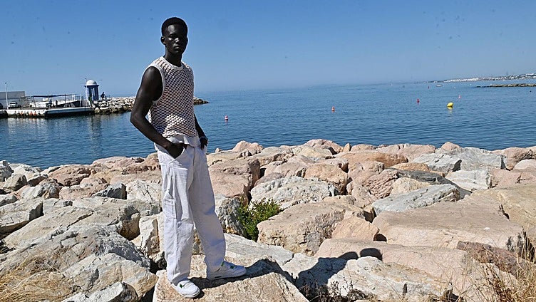 The migrant who went from being a street vendor in Marbella to fashion model