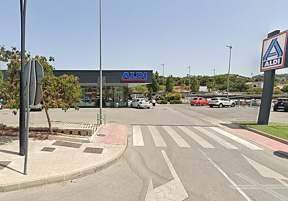 Hooded men who robbed Aldi supermarkets armed with machetes arrested in Malaga province