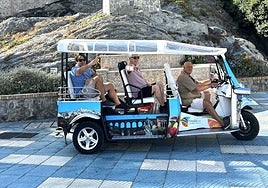 Travel in one of the 'tuk tuks' that operate the Amuñécar.