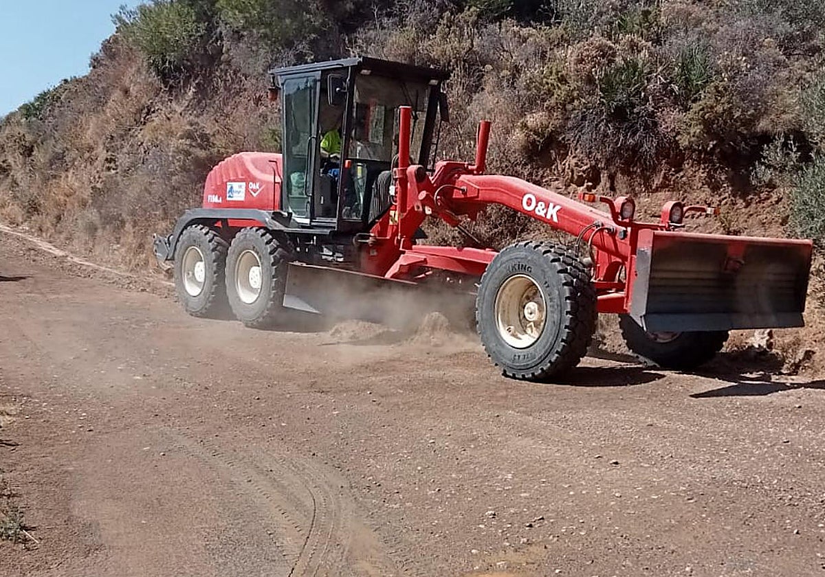 The municipality uses three machines to carry out the work.