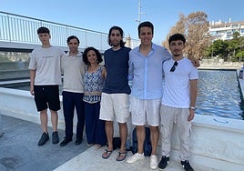 Eva Tortosa - teacher at IES Mar de Alborán - with her students, who are the creators of IncluyeteEstepon@.