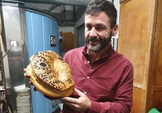 Juan Manuel Moreno, one of the partners of Pan Piña.