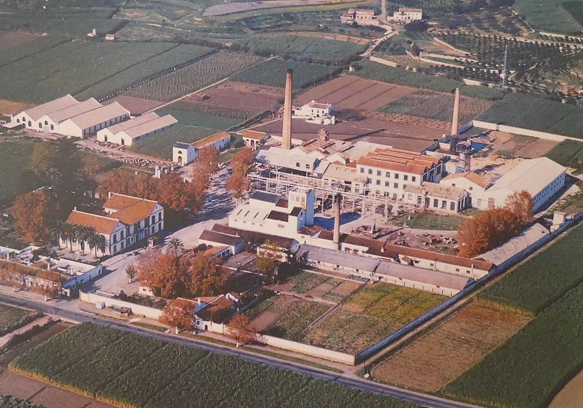 Aerial view of the Torre del Mar sugar cane factory.