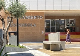 The human resources department of the town hall will determine who will be investigated.