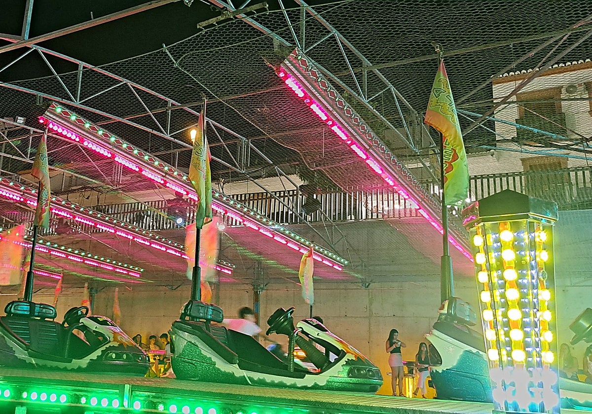 The bumper cars installed at the fair in Valle de Abdalajís.