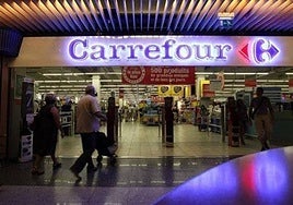 Carrefour worker buys cakes for his colleagues to mark his birthday and ends up fired: he must now be reinstated or compensated with 105,000 euros