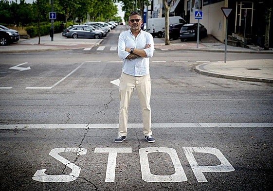 David Landazábal, vice-president of Stop Accidentes, on a road in the industrial estate of Las Rozas (Madrid), where he has his renovation company.