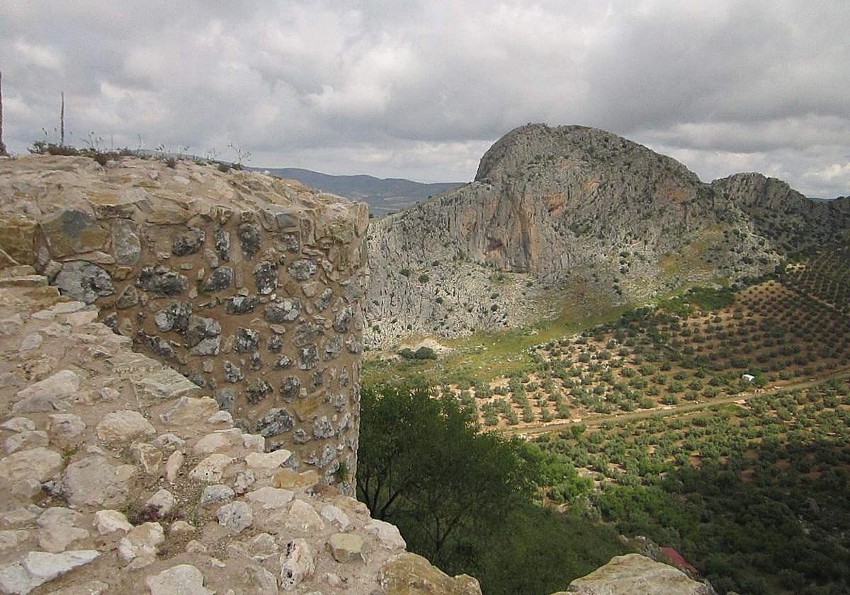 Imagen principal - View from Archidona's castle (top), rafting on the Genil and the nocturnal pilgrimage in Archidona