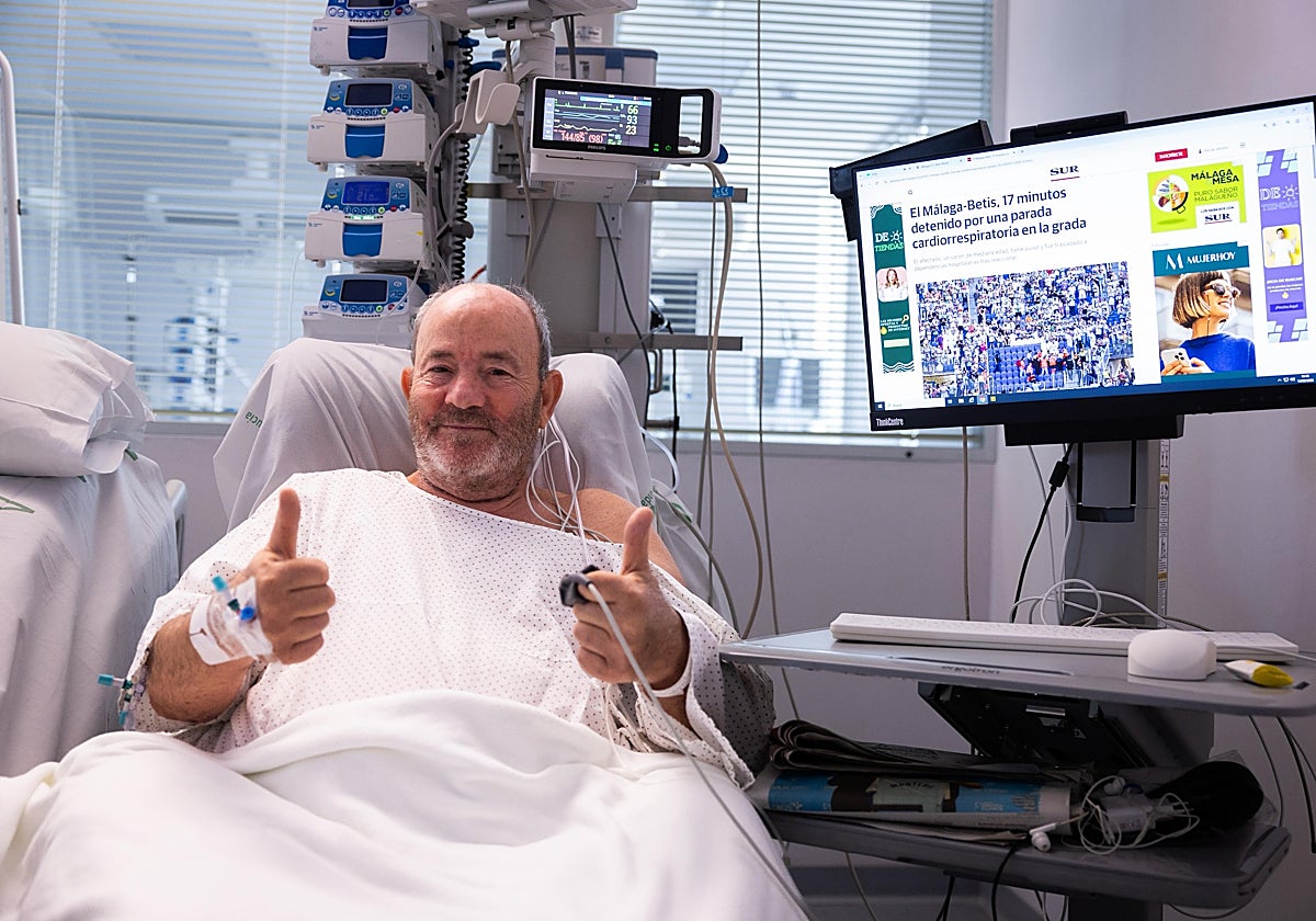 Francisco posing for SUR from the ICU of Hospital Clínico.