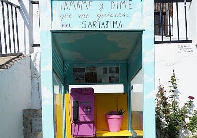 Decorated booth in Cartajima.