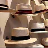 Imagen - Cordovan hats are in vogue, and on hot August days, they can help avoid sunstroke while remaining in the fairground style
